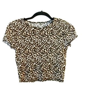 😸 Cheetah print crop top